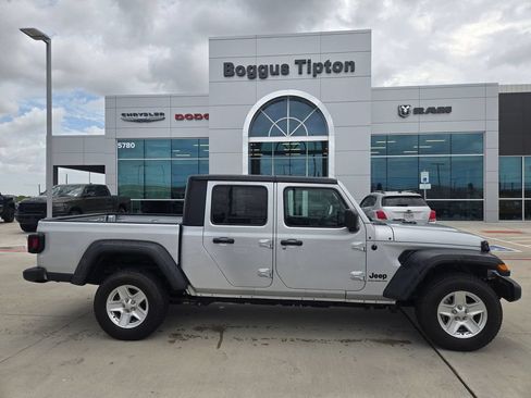 Used 2023 Jeep Gladiator Sport AWD/4WD image 2