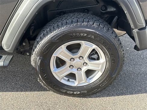 Used 2021 Jeep Wrangler Unlimited Sport image 39