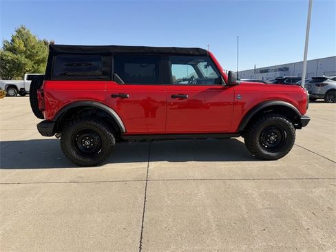 Used 2022 Ford Bronco Black Diamond image 11