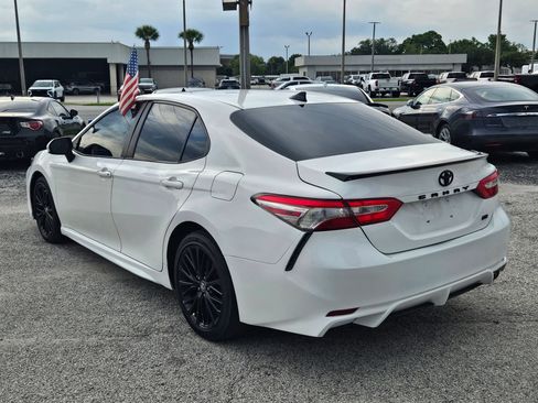 Used 2020 Toyota Camry SE FWD image 6