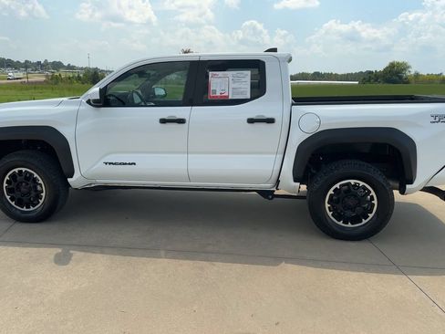 Used 2024 Toyota Tacoma TRD Off-Road AWD/4WD image 6