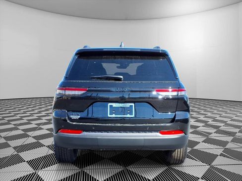 New 2026 Jeep Grand Cherokee Altitude AWD/4WD image 5