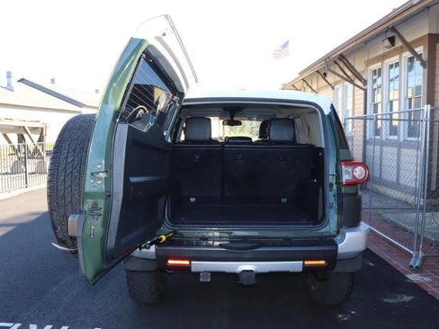 Used 2013 Toyota FJ Cruiser 4WD w/ Convenience Pkg image 43