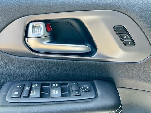 New 2026 Chrysler Pacifica Select w/ S Appearance Package FWD image 13