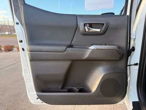 Used 2023 Toyota Tacoma TRD Sport image 21