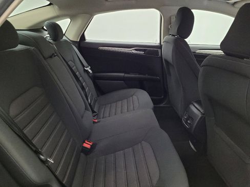 Used 2020 Ford Fusion SE image 19