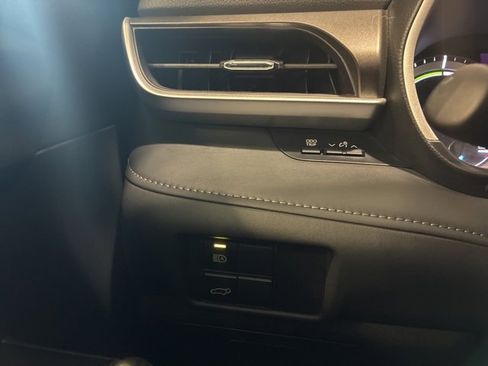 Used 2023 Toyota Highlander XLE image 15