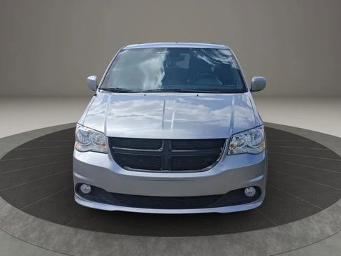 Used 2018 Dodge Grand Caravan GT FWD image 3