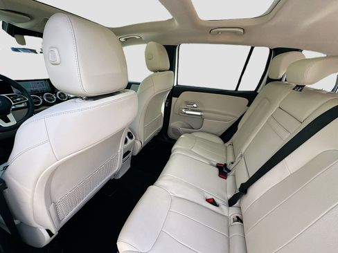 Used 2022 Mercedes-Benz GLB 250 4MATIC image 27