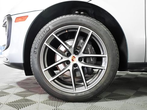 Certified 2022 Porsche Macan w/ Premium Package Plus image 14