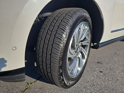 Certified 2023 Lincoln Navigator Reserve AWD/4WD image 33