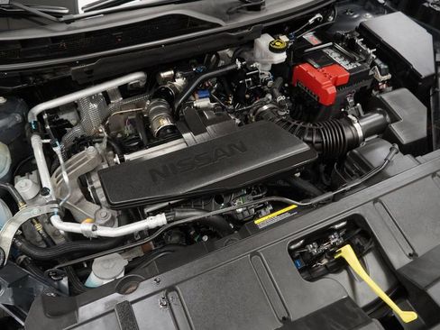 Used 2025 Nissan Rogue S image 47