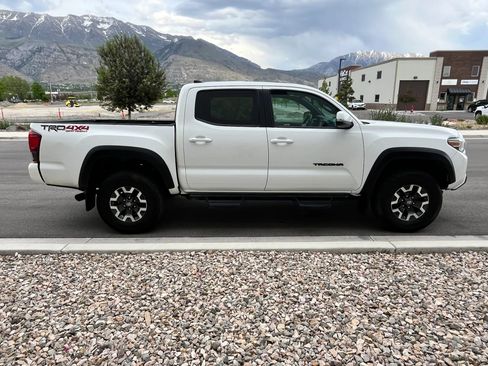 Used 2019 Toyota Tacoma TRD Off-Road AWD/4WD image 7
