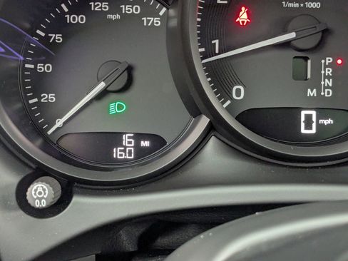 Used 2025 Porsche Macan image 17