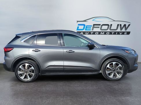 Used 2024 Ford Escape Platinum image 2