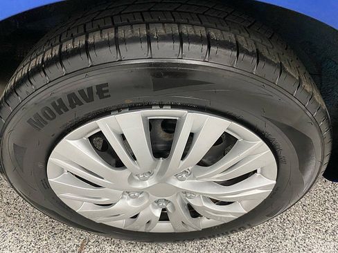 Used 2013 Nissan Versa SV image 21