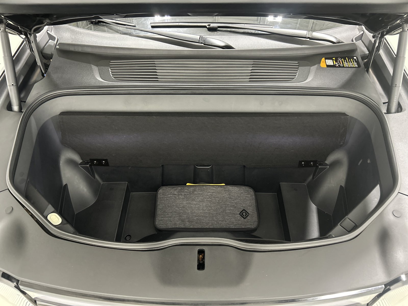 Used 2022 Rivian R1T Adventure AWD/4WD image 14
