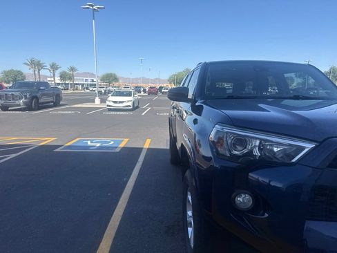 Used 2020 Toyota 4Runner SR5 AWD/4WD image 3