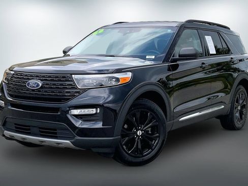 Used 2023 Ford Explorer XLT w/ Equipment Group 202A AWD/4WD image 2