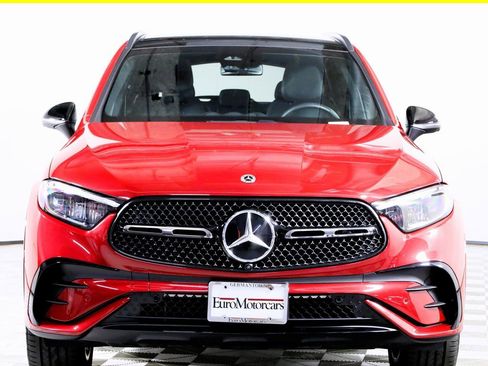 Used 2025 Mercedes-Benz GLC 300 4MATIC image 2