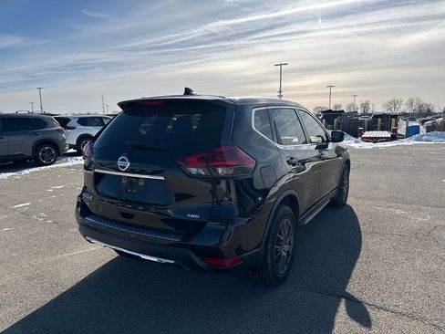 Used 2018 Nissan Rogue S image 3