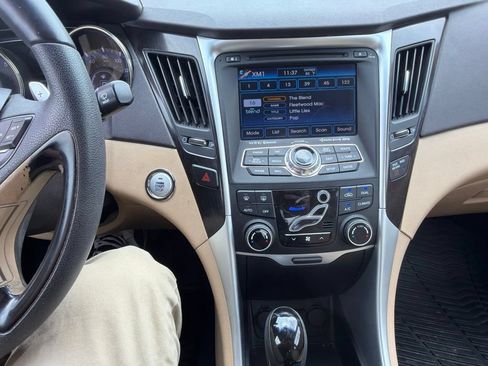 Used 2012 Hyundai Sonata Limited w/ Navigation Pkg FWD image 17