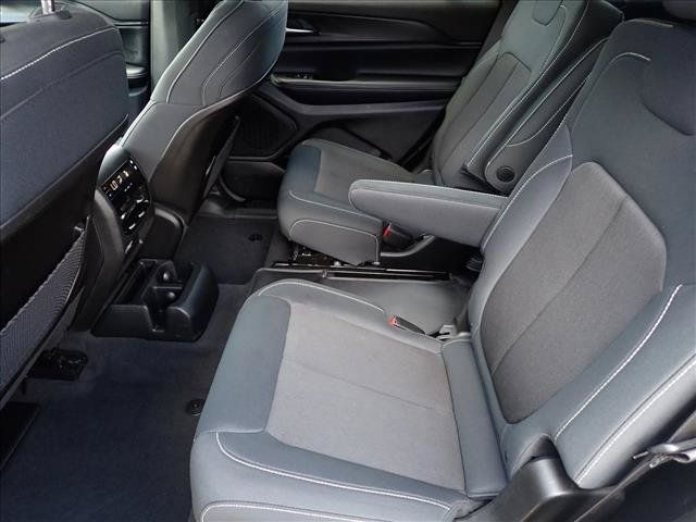 Used 2023 Jeep Grand Cherokee L Laredo w/ Trailer Tow Group (B) AWD/4WD image 9