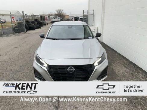 Used 2024 Nissan Altima 2.5 SV image 5