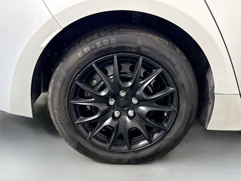 Used 2022 Toyota Corolla LE FWD image 32