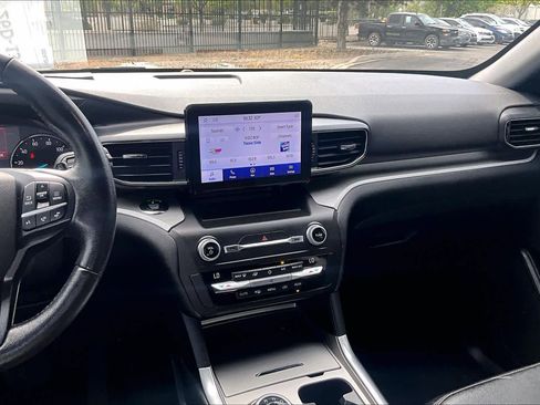 Used 2020 Ford Explorer XLT w/ Equipment Group 202A image 7