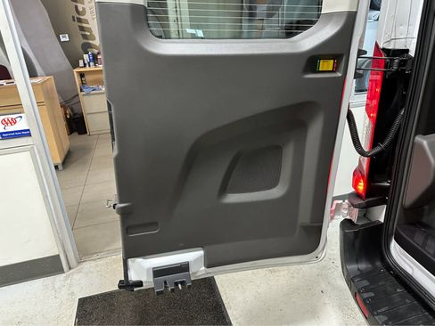 Used 2026 Ford Transit 350 XLT image 9