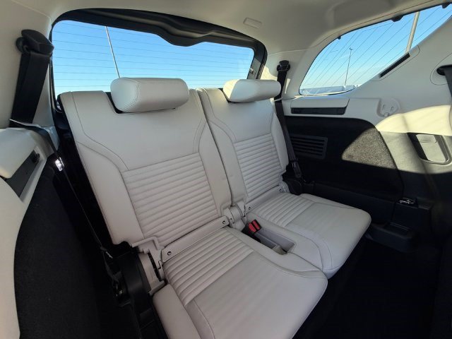 New 2026 Land Rover Discovery S AWD/4WD image 17