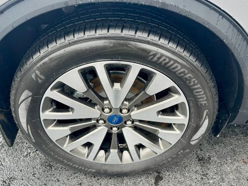 Certified 2020 Ford Escape Titanium w/ Titanium Premium Package 2.0 image 5