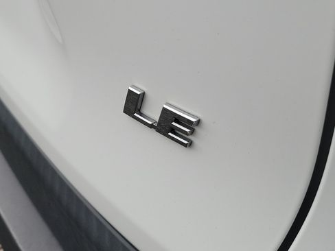 Used 2020 Toyota RAV4 LE FWD image 11