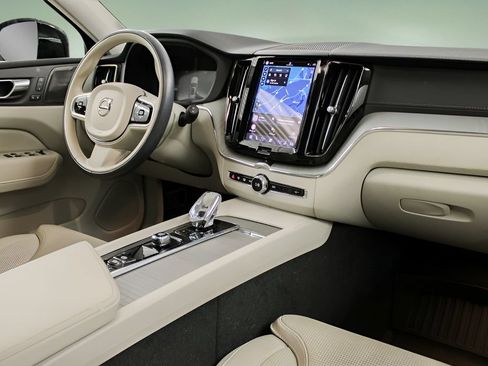 Certified 2025 Volvo XC60 B5 Ultra w/ Protection Package Premier AWD/4WD image 21
