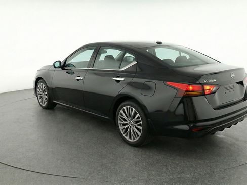 Used 2025 Nissan Altima 2.5 SV image 6
