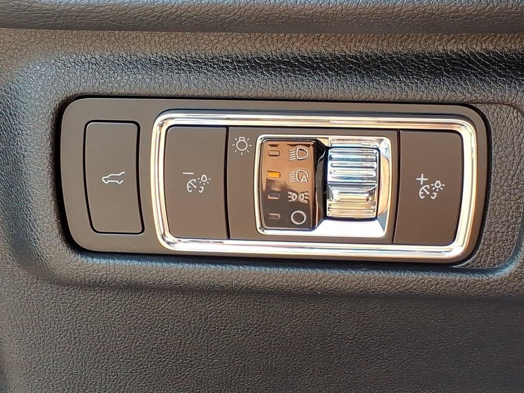 Used 2023 Lincoln Corsair Reserve w/ Equipment Group 201A FWD image 15