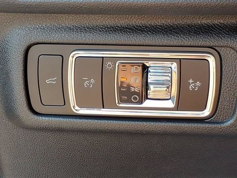 Used 2023 Lincoln Corsair Reserve w/ Equipment Group 201A FWD image 15