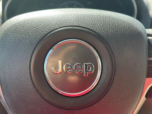 Used 2018 Jeep Grand Cherokee Overland RWD image 30