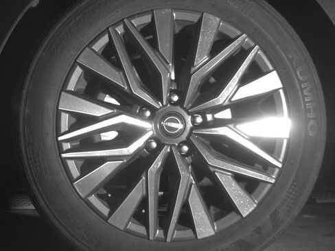 Used 2025 Nissan Altima 2.5 SV FWD image 12