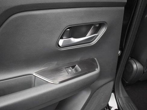 New 2026 Nissan Kicks SR FWD image 15