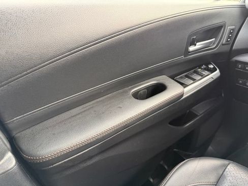 Certified 2025 Toyota Sienna Platinum AWD/4WD image 32