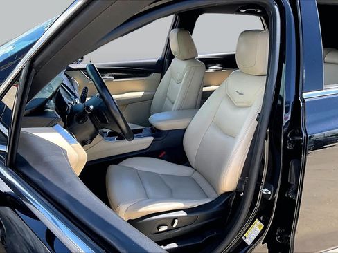 Used 2017 Cadillac XT5 FWD image 8