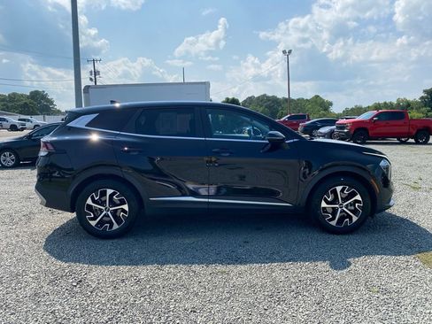 Used 2023 Kia Sportage EX FWD image 2