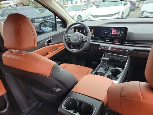 New 2026 Kia Carnival EX FWD image 13