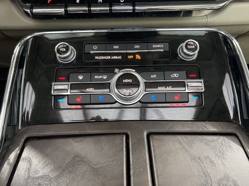 Used 2019 Lincoln Navigator Select w/ Technology Package image 17