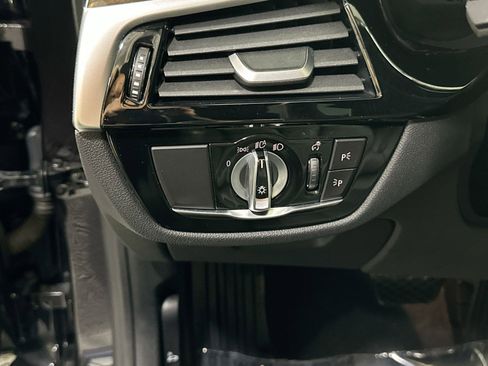 Used 2022 BMW 530i xDrive w/ Convenience Package image 18