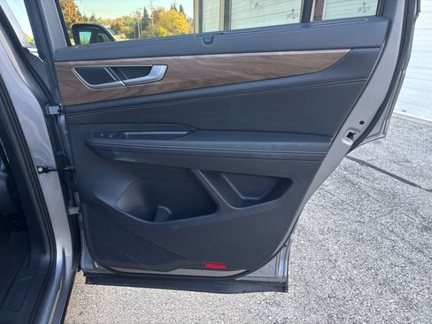 Certified 2025 Volkswagen Atlas SE image 15