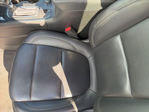 Used 2022 Chevrolet Traverse LT image 13