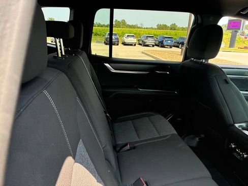 Used 2025 GMC Acadia Elevation AWD/4WD image 11